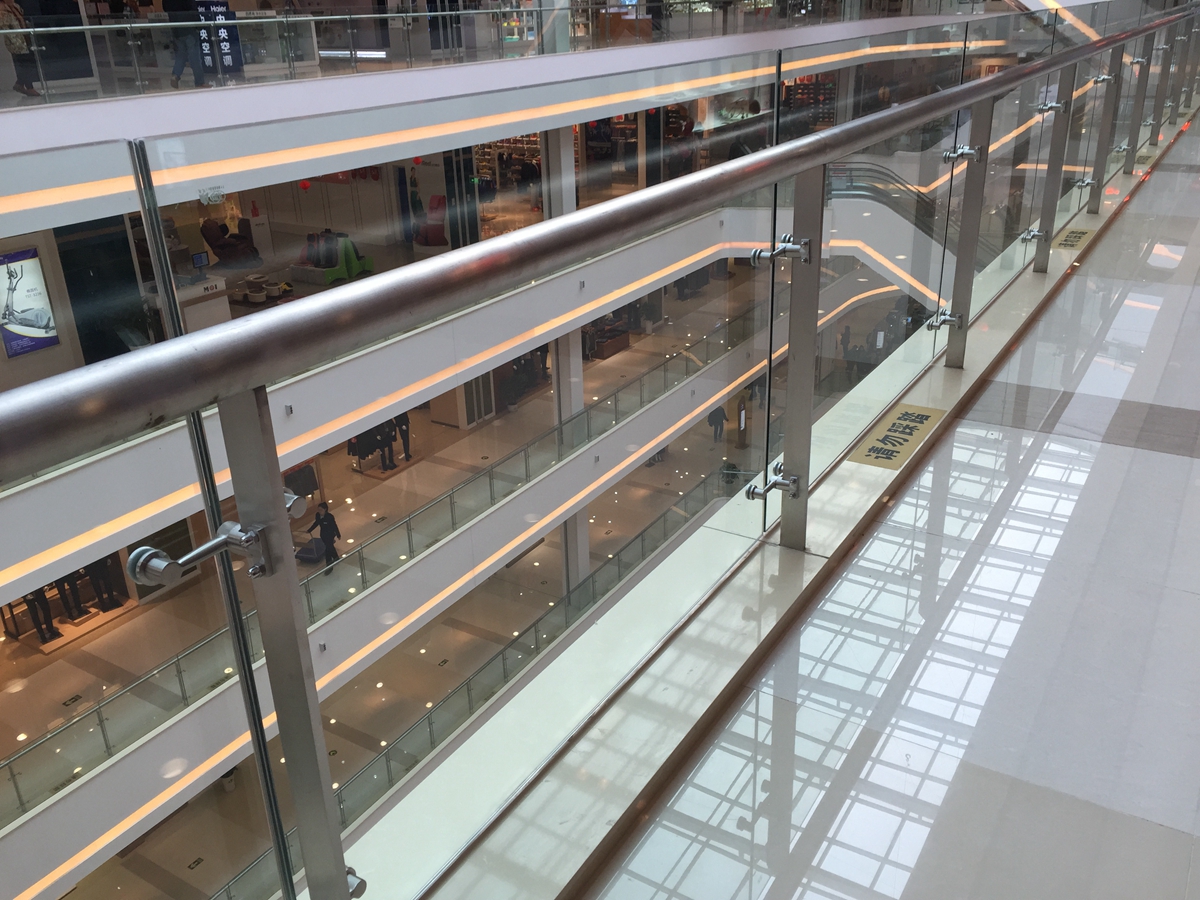 【杰辰护栏】商场、购物中心工程应用介绍