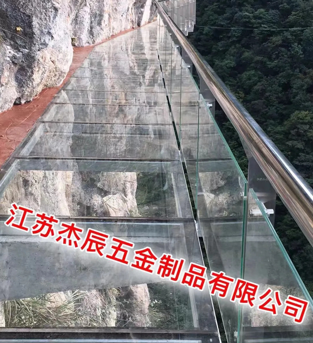 杰辰五金又一玻璃栈道工程