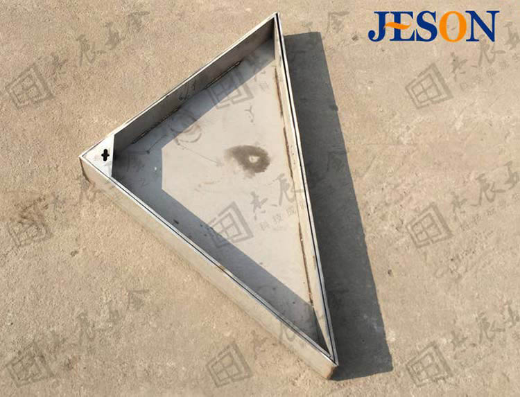 不锈钢三角形井盖01